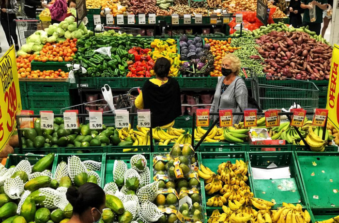 Preços dos alimentos disparam e inflação de outubro é maior alta desde 2002